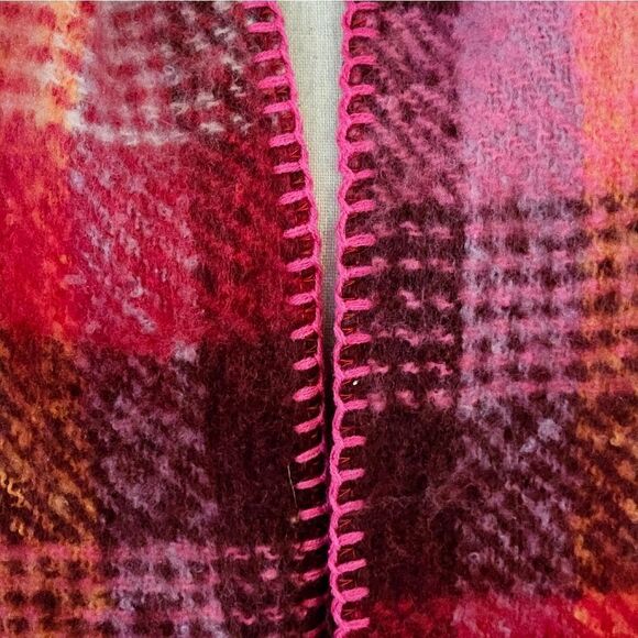 Vince Camuto, NWT shades of pink oversized scarf/wrap. - Picture 3 of 5